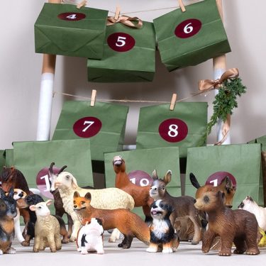 Julkalender för barn - Husdjur och skogsdjur - 24 djurfigurer och faktakort